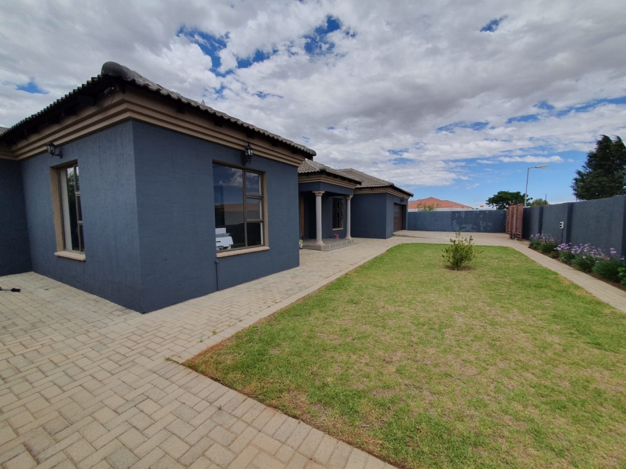 7 Bedroom Property for Sale in Naudeville Free State